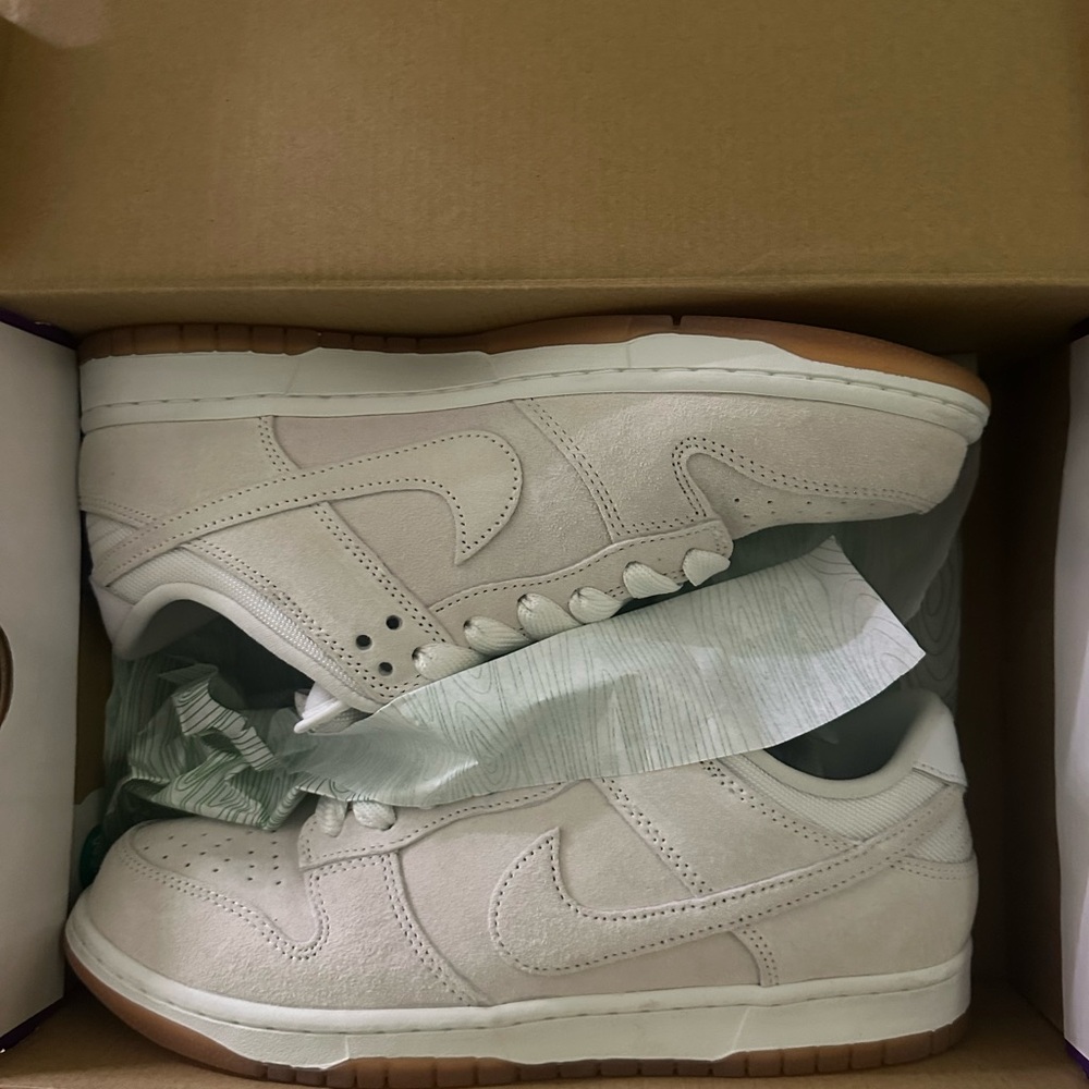 Nike SB Dunk Low Pro B Pale Ivory Sneakers size10 brand new in box, never worn